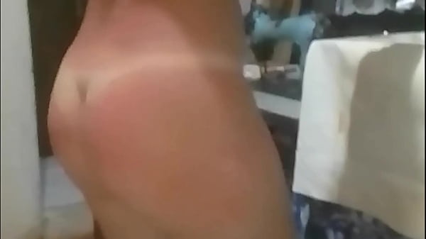 Chegou da praia e foi logo comer a bundinha