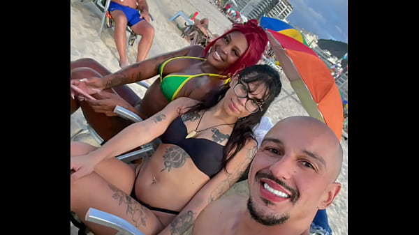 Conheci 2 gostosas na praia de Copacabana e chamei pra fazer pornô.