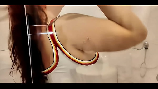 Nicole’s Steamy Shower Show – Watch This Thick Goddess Get Wet & Soapy